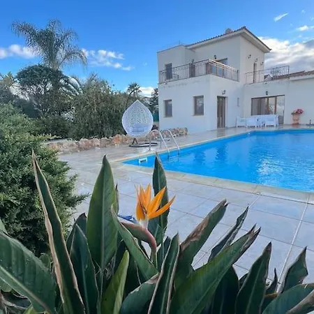 Sunny Karina Villa Peyia